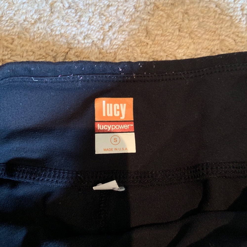 Lightly worn Lucy size small black leggings!